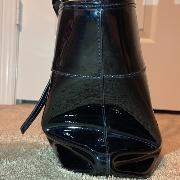 Dooney & Bourke Black Patent Leather Zip Tote - Picture 4 of 16